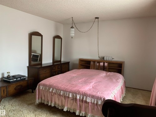 5301 48 Ave, Vegreville, AB - Indoor Photo Showing Bedroom