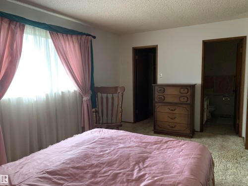 5301 48 Ave, Vegreville, AB - Indoor Photo Showing Bedroom