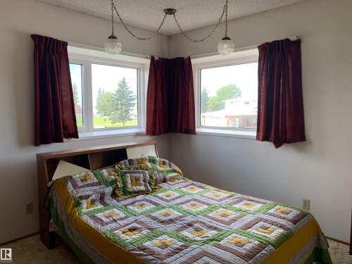 5301 48 Ave, Vegreville, AB - Indoor Photo Showing Bedroom
