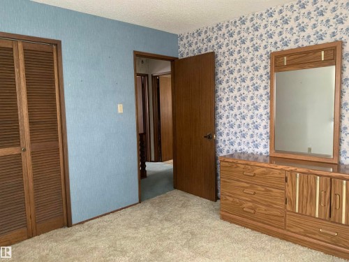 5301 48 Ave, Vegreville, AB - Indoor