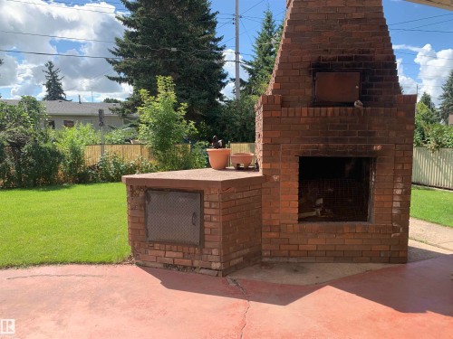 5301 48 Ave, Vegreville, AB - Outdoor