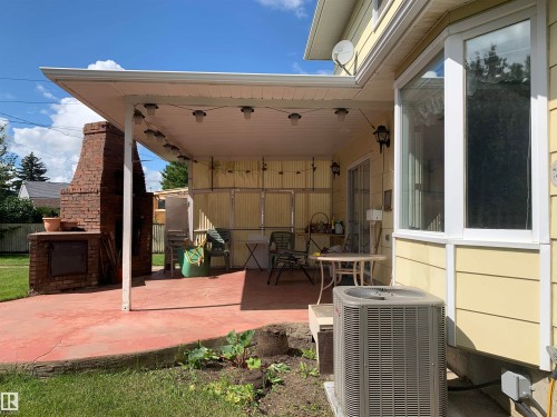 5301 48 Ave, Vegreville, AB - Outdoor With Exterior