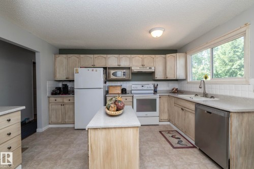 3608 44 Street, Leduc, AB - Indoor Photo Showing Kitchen