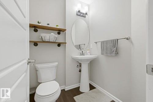 13536 164 Avenue Nw, Edmonton, AB - Indoor Photo Showing Bathroom