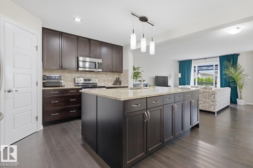 13536 164 Avenue Nw, Edmonton, AB - Indoor Photo Showing Kitchen With Upgraded Kitchen