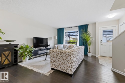 13536 164 Avenue Nw, Edmonton, AB - Indoor Photo Showing Living Room