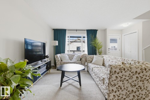 13536 164 Avenue Nw, Edmonton, AB - Indoor Photo Showing Living Room