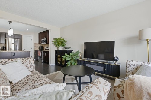13536 164 Avenue Nw, Edmonton, AB - Indoor Photo Showing Living Room