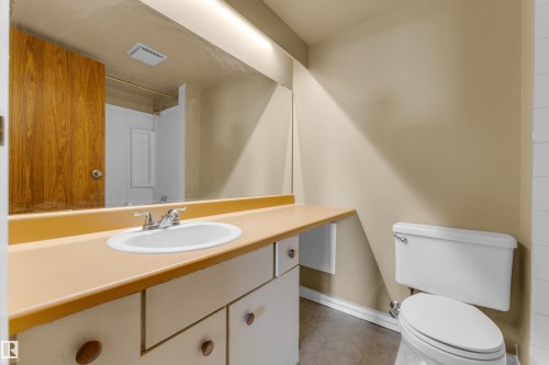 #608 10149 Saskatchewan Dr Nw, Edmonton, AB - Indoor Photo Showing Bathroom