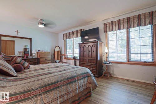 77 Sunset Boulevard, St. Albert, AB - Indoor Photo Showing Bedroom