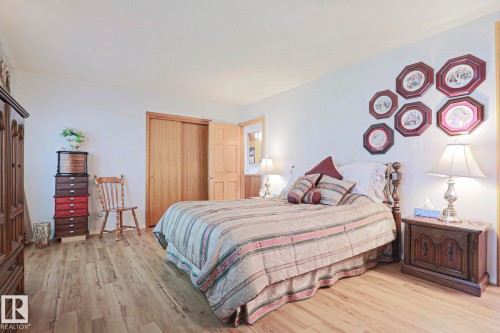 77 Sunset Boulevard, St. Albert, AB - Indoor Photo Showing Bedroom