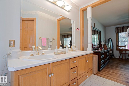 77 Sunset Boulevard, St. Albert, AB - Indoor Photo Showing Bathroom
