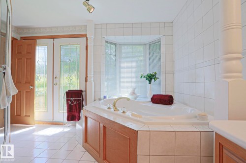 77 Sunset Boulevard, St. Albert, AB - Indoor Photo Showing Bathroom