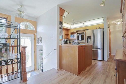77 Sunset Boulevard, St. Albert, AB - Indoor Photo Showing Kitchen