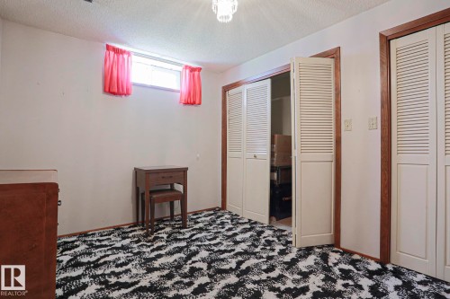 77 Sunset Boulevard, St. Albert, AB - Indoor Photo Showing Bedroom