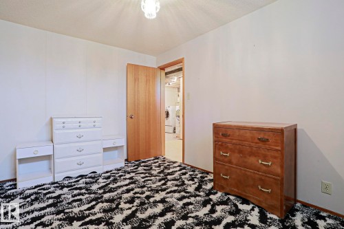 77 Sunset Boulevard, St. Albert, AB - Indoor Photo Showing Bedroom