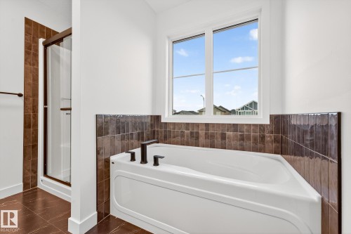 8297 Kiriak Loop Sw, Edmonton, AB - Indoor Photo Showing Bathroom