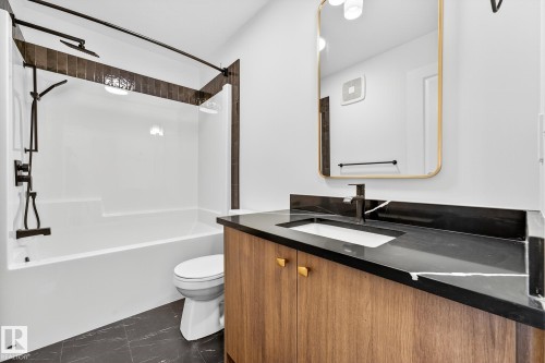 8297 Kiriak Loop Sw, Edmonton, AB - Indoor Photo Showing Bathroom