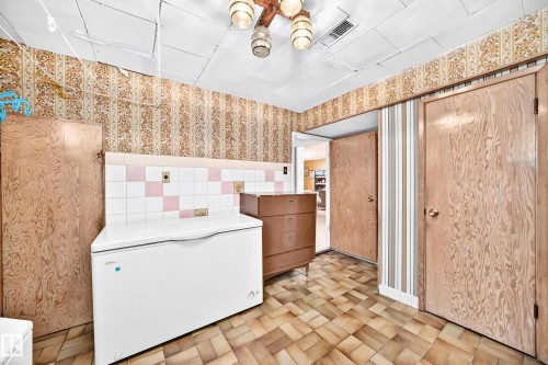 11917 53 Street Nw, Edmonton, AB - Indoor