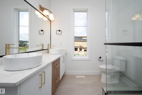 432 Robinson Boulevard, Leduc, AB - Indoor Photo Showing Bathroom