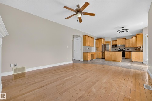 7111 169 Avenue Nw, Edmonton, AB - Indoor Photo Showing Kitchen