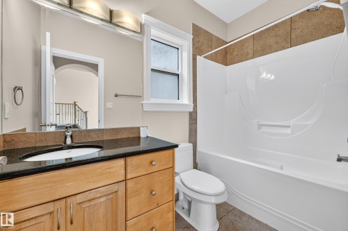 7111 169 Avenue Nw, Edmonton, AB - Indoor Photo Showing Bathroom