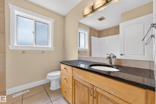 7111 169 Avenue Nw, Edmonton, AB - Indoor Photo Showing Bathroom