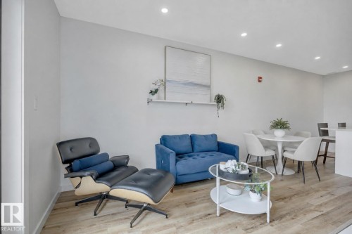 #410 11503 76 Av Nw, Edmonton, AB - Indoor