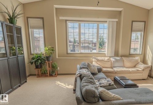5420 162B Avenue Nw, Edmonton, AB - Indoor Photo Showing Living Room