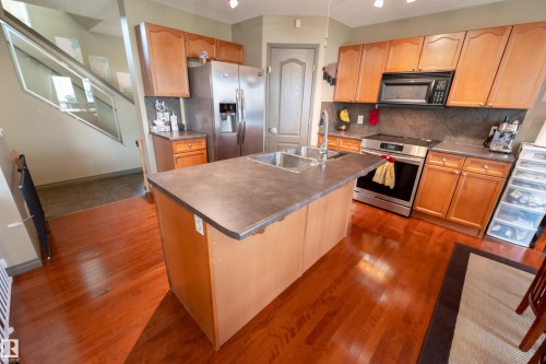 5420 162B Avenue Nw, Edmonton, AB - Indoor Photo Showing Kitchen With Double Sink