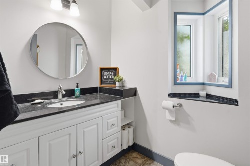 5507 49 Avenue, Wetaskiwin, AB - Indoor Photo Showing Bathroom