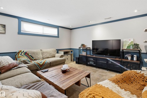 5507 49 Avenue, Wetaskiwin, AB - Indoor Photo Showing Living Room