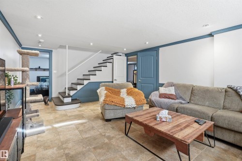 5507 49 Avenue, Wetaskiwin, AB - Indoor Photo Showing Living Room