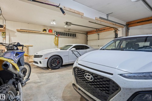 5507 49 Avenue, Wetaskiwin, AB - Indoor Photo Showing Garage