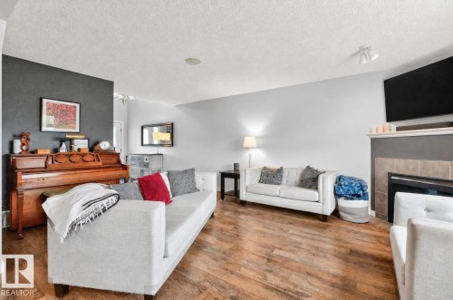 10 Douglas Crescent, Leduc, AB - Indoor Photo Showing Living Room