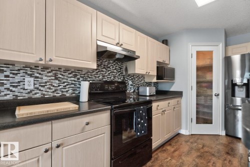 10 Douglas Crescent, Leduc, AB - Indoor Photo Showing Kitchen