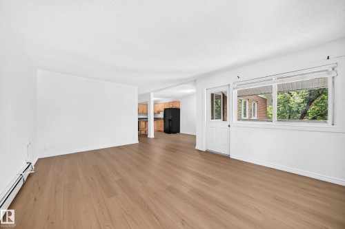 #10 6120 118 Av Nw, Edmonton, AB - Indoor Photo Showing Other Room