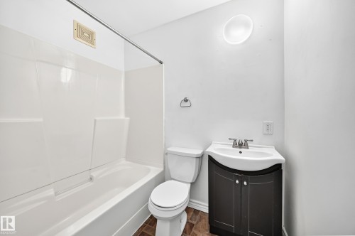 #10 6120 118 Av Nw, Edmonton, AB - Indoor Photo Showing Bathroom