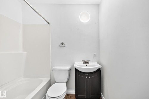#10 6120 118 Av Nw, Edmonton, AB - Indoor Photo Showing Bathroom