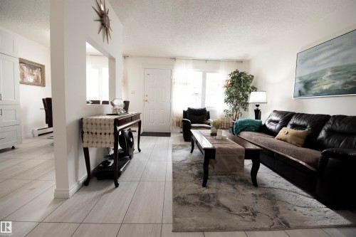 #118 16344 109 St Nw, Edmonton, AB - Indoor Photo Showing Living Room