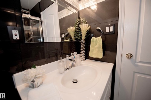 #118 16344 109 St Nw, Edmonton, AB - Indoor Photo Showing Bathroom