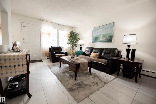 #118 16344 109 St Nw, Edmonton, AB - Indoor Photo Showing Living Room