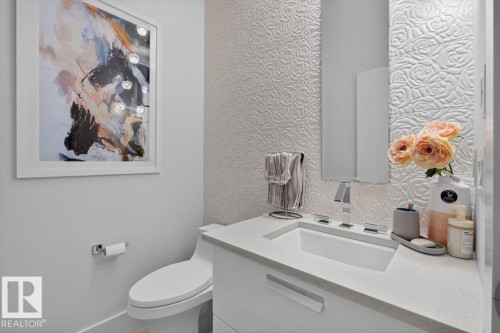 1123 Wahl Place Nw, Edmonton, AB - Indoor Photo Showing Bathroom