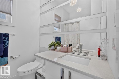 1123 Wahl Place Nw, Edmonton, AB - Indoor Photo Showing Bathroom