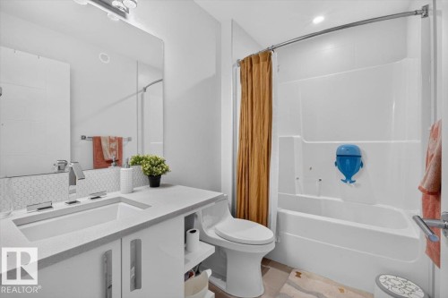 1123 Wahl Place Nw, Edmonton, AB - Indoor Photo Showing Bathroom