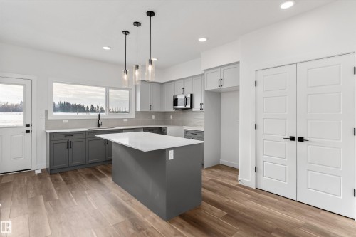 111 Sereno Lane, Fort Saskatchewan, AB - Indoor Photo Showing Kitchen With Upgraded Kitchen