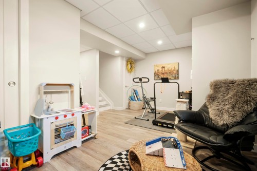 Recessed lighting, wood-finish flooring, white walls, and a drop ceiling - 4013 Blackbird Link Nw, Edmonton, AB - Indoor Photo Showing Gym Room