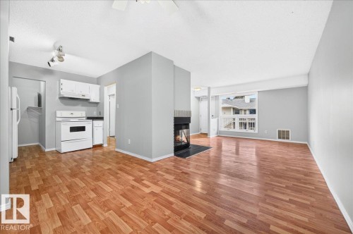 #35 2115 118 St Nw, Edmonton, AB - Indoor Photo Showing Kitchen