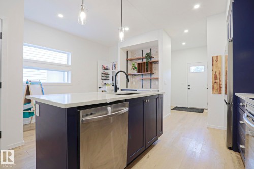 12020 125 Street Nw, Edmonton, AB - Indoor Photo Showing Kitchen
