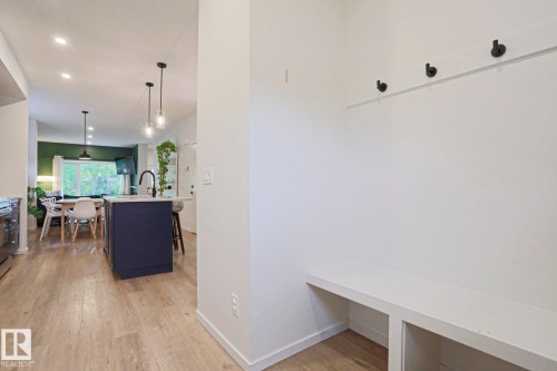 12020 125 Street Nw, Edmonton, AB - Indoor